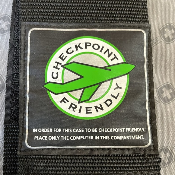 SwissGear by Wenger LEGACY 16` single compartment notebook case - Picture 4 of 8